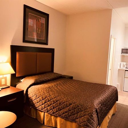 Red Carpet Inn & Suites YYC 외부 사진