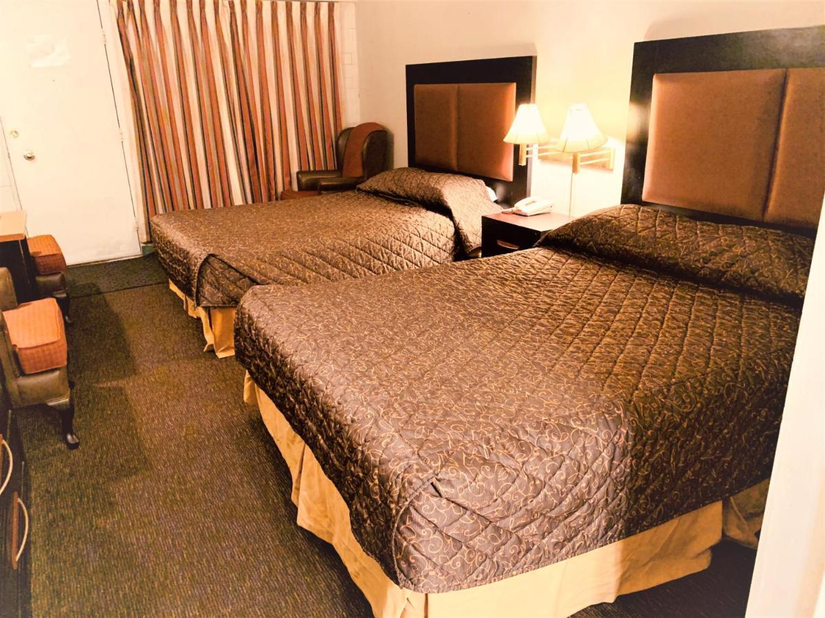 Red Carpet Inn & Suites YYC 외부 사진