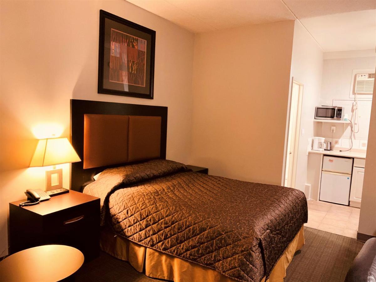 Red Carpet Inn & Suites YYC 외부 사진