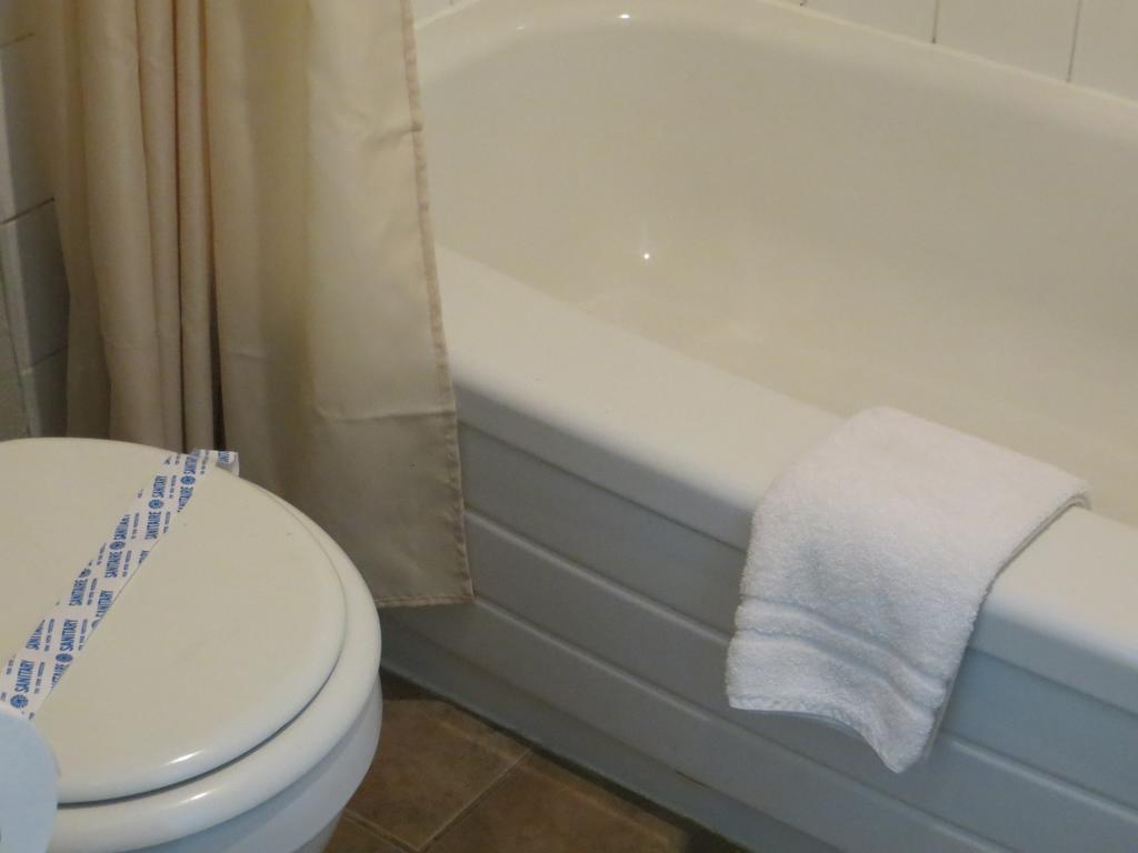 Red Carpet Inn & Suites YYC 객실 사진
