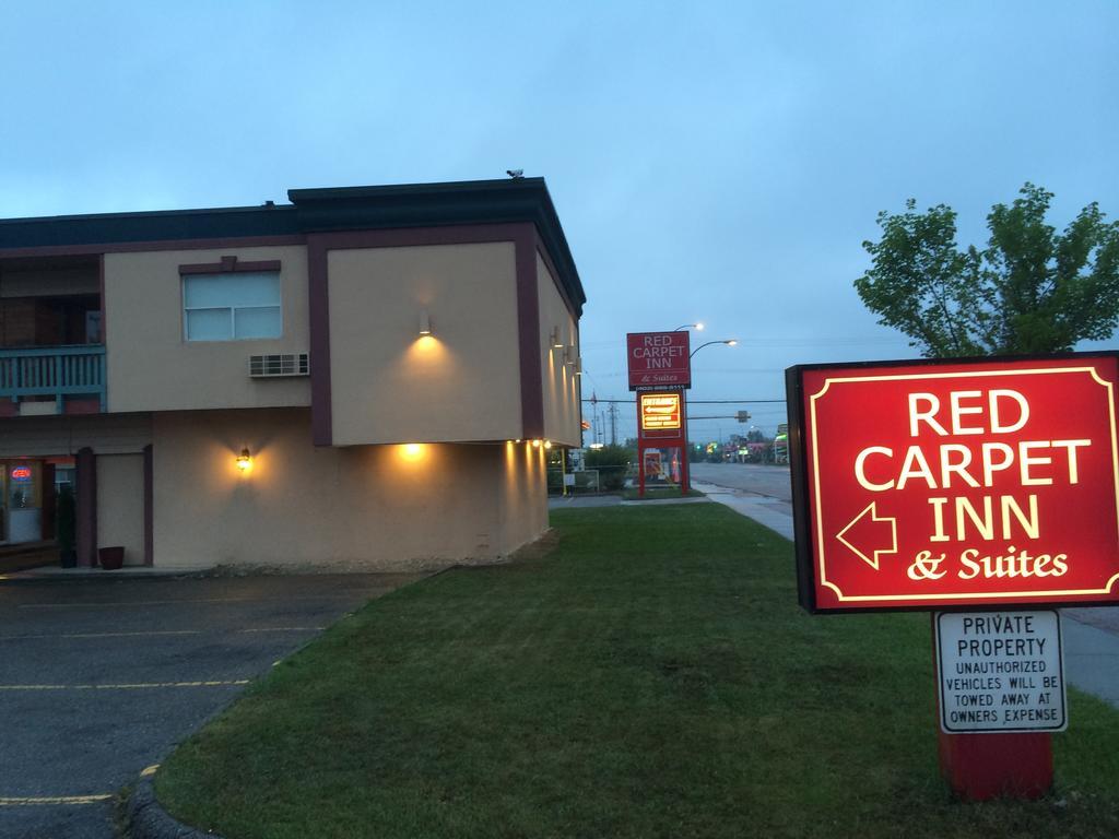 Red Carpet Inn & Suites YYC 외부 사진